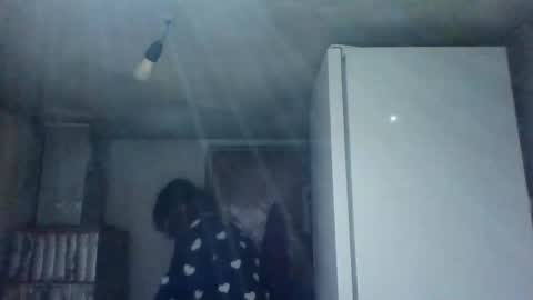 Snapshot of alma_amy chatting on 03-06-25, 08:37 Alma online show from 03-06-25, 08:37