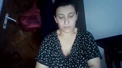 Snapshot of alma_amy chatting on 12-19-25, 09:33 Alma online show from 12-19-25, 09:33