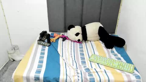 Snapshot of almaa__ chatting on 10-09-25, 07:45 Alma online show from 10-09-25, 07:45