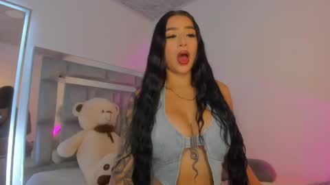 Snapshot of almabelle_ chatting on 04-29-26, 05:00 ALMA BELLE online show from 04-29-26, 05:00