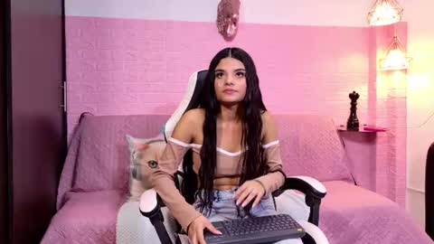 Snapshot of almendramonet chatting on 07-26-26, 12:12 Almendra Monet online show from 07-26-26, 12:12