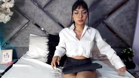 Alondra online show from 06-06-26, 11:48
