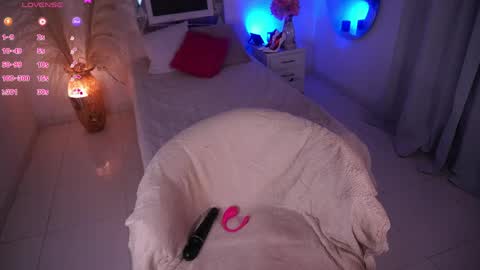 Snapshot of alondrraparrow chatting on 06-02-26, 11:12 Alondra online show from 06-02-26, 11:12
