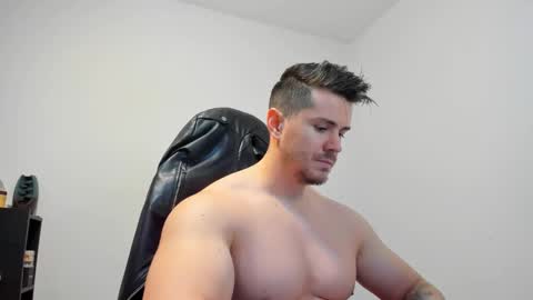 Snapshot of alphagodleatherking92 chatting on 12-29-24, 07:28 LeatherMaster online show from 12-29-24, 07:28