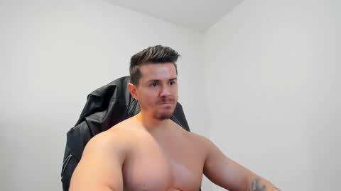 Snapshot of alphagodleatherking92 chatting on 01-04-25, 08:39 LeatherMaster online show from 01-04-25, 08:39