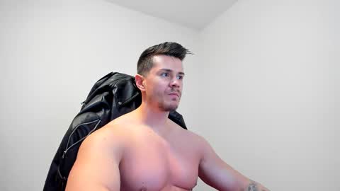 Snapshot of alphagodleatherking92 chatting on 02-20-25, 06:39 LeatherMaster online show from 02-20-25, 06:39