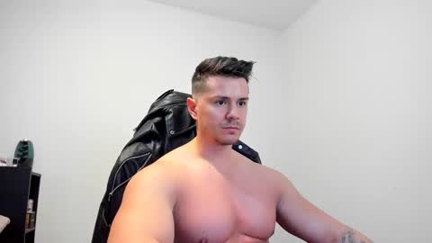 Snapshot of alphagodleatherking92 chatting on 02-22-25, 06:39 LeatherMaster online show from 02-22-25, 06:39