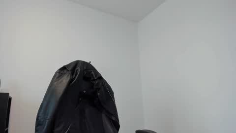 Snapshot of alphagodleatherking92 chatting on 09-20-25, 06:25 LeatherMaster online show from 09-20-25, 06:25