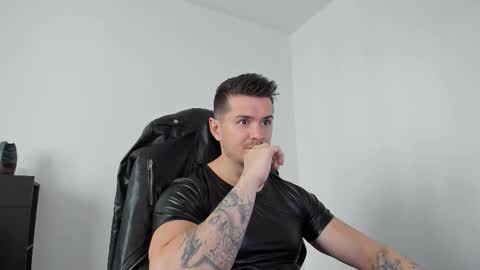 Snapshot of alphagodleatherking92 chatting on 09-30-25, 07:57 LeatherMaster online show from 09-30-25, 07:57