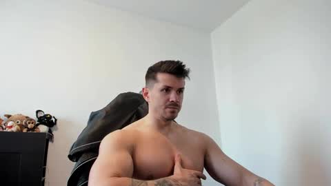 Snapshot of alphagodleatherking92 chatting on 05-12-26, 08:33 LeatherMaster online show from 05-12-26, 08:33