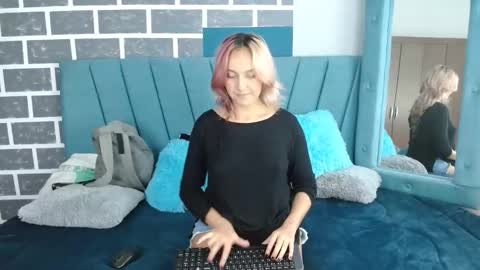 Snapshot of alterego1__ chatting on 01-05-25, 06:13 Alter online show from 01-05-25, 06:13