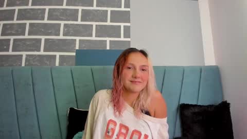 Snapshot of alterego1__ chatting on 10-14-25, 11:44 Alter online show from 10-14-25, 11:44