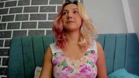 Snapshot of alterego1__ chatting on 10-18-25, 11:44 Alter online show from 10-18-25, 11:44