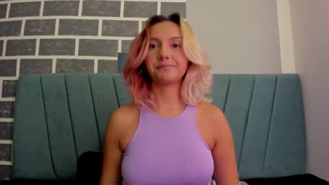 Snapshot of alterego1__ chatting on 10-19-25, 11:44 Alter online show from 10-19-25, 11:44