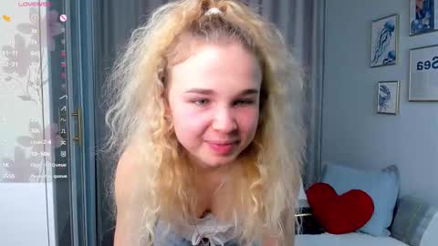Snapshot of althenabrach chatting on 10-11-25, 08:24 Betty online show from 10-11-25, 08:24
