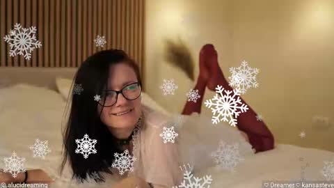 Snapshot of alucidreaming chatting on 11-23-25, 03:45 Lucid Dreaming online show from 11-23-25, 03:45