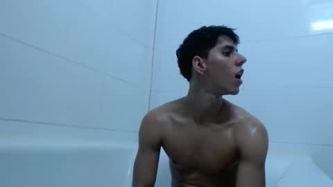 alvarodancer online show from 11-07-25, 10:26