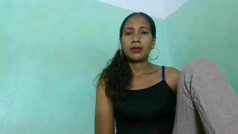 Snapshot of alyahtah chatting on 06-01-26, 06:15 alyahtah online show from 06-01-26, 06:15