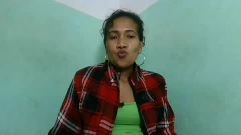 Snapshot of alyahtah chatting on 06-26-26, 06:23 alyahtah online show from 06-26-26, 06:23