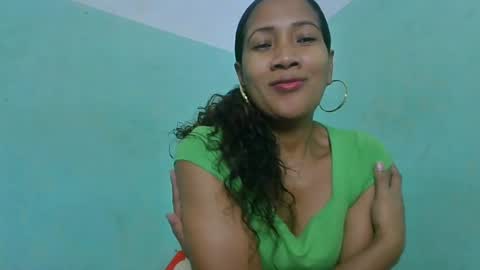 Snapshot of alyahtah chatting on 06-27-26, 01:50 alyahtah online show from 06-27-26, 01:50