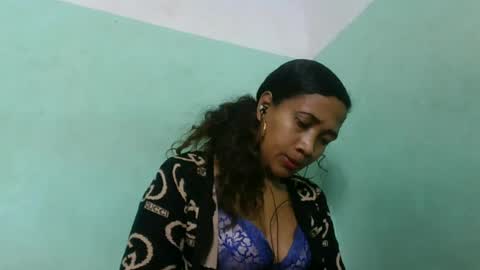 Snapshot of alyahtah chatting on 07-10-26, 07:05 alyahtah online show from 07-10-26, 07:05