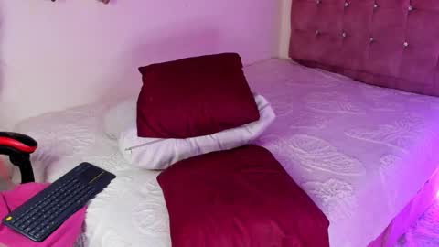 Elyn online show from 04-08-26, 03:23