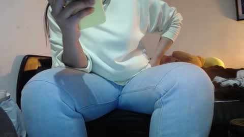 Snapshot of alynfoxx chatting on 03-29-26, 02:22 Alyn Maria online show from 03-29-26, 02:22