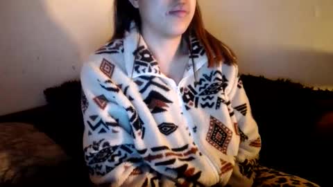 Snapshot of alynfoxx chatting on 06-05-26, 02:40 Alyn Maria online show from 06-05-26, 02:40