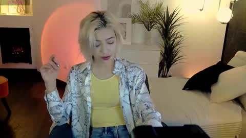 Snapshot of alysiasun chatting on 09-08-25, 09:25 Alysia online show from 09-08-25, 09:25