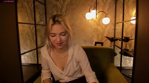 Snapshot of alysiasun chatting on 10-05-25, 01:42 Alysia online show from 10-05-25, 01:42