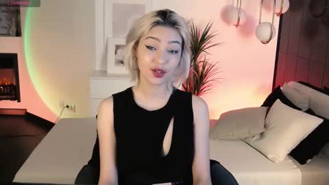 Snapshot of alysiasun chatting on 10-14-25, 02:40 Alysia online show from 10-14-25, 02:40