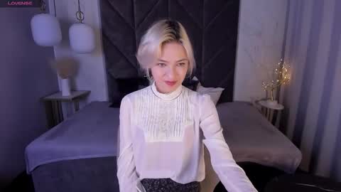 Snapshot of alysiasun chatting on 10-17-25, 02:41 Alysia online show from 10-17-25, 02:41