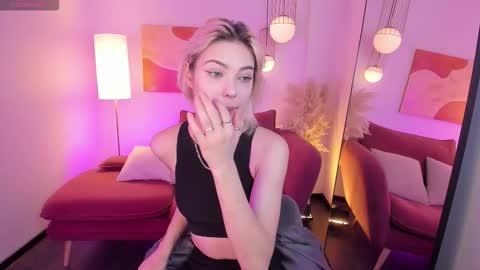 Snapshot of alysiasun chatting on 11-04-25, 06:45 Alysia online show from 11-04-25, 06:45