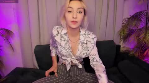 Snapshot of alysiasun chatting on 11-23-25, 02:06 Alysia online show from 11-23-25, 02:06