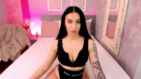 Snapshot of alyssaanne chatting on 12-10-24, 01:00 Alyssa online show from 12-10-24, 01:00