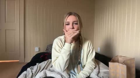 Snapshot of alyssastonee chatting on 12-22-25, 06:49 alyssastonee online show from 12-22-25, 06:49