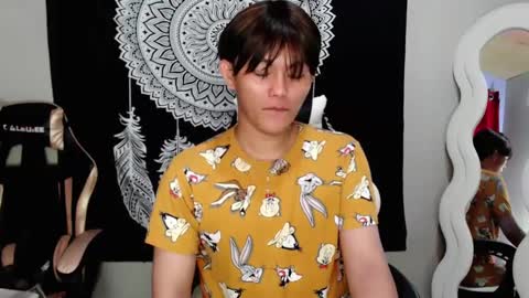 Snapshot of alyx_lust chatting on 02-21-25, 07:43 Alyx online show from 02-21-25, 07:43