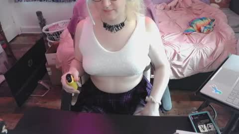 Snapshot of alyxiabewbs chatting on 06-19-26, 07:50 alyxiabewbs online show from 06-19-26, 07:50