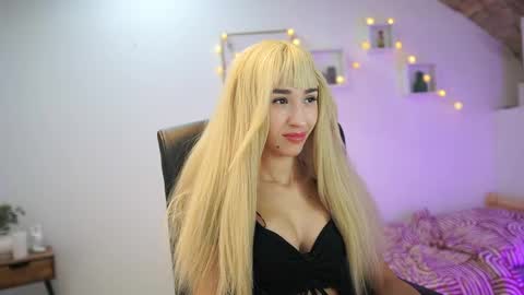 Amai  Liu online show from 10-19-25, 05:57