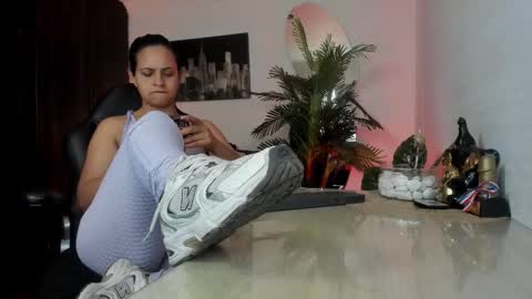 anny online show from 10-23-25, 02:11