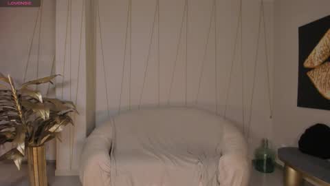 Amalia cruss online show from 10-30-25, 08:31