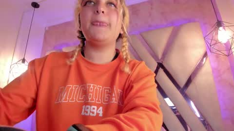 Amalia Im Back See you soon this January 7 at 10 pm Colombia time online show from 02-07-25, 09:05