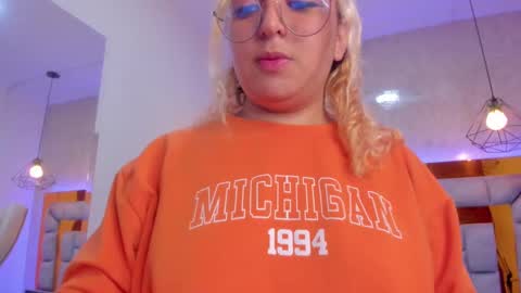 Amalia Im Back See you soon this January 7 at 10 pm Colombia time online show from 02-16-25, 11:16