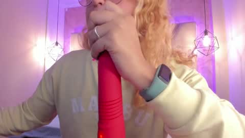 Amalia Im Back See you soon this January 7 at 10 pm Colombia time online show from 02-24-25, 05:33