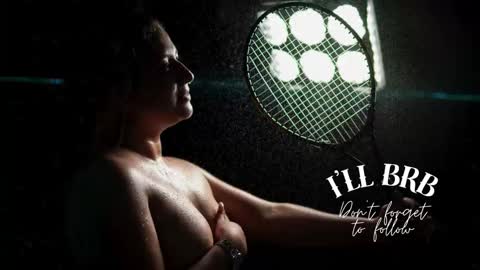 Amalia Im Back See you soon this January 7 at 10 pm Colombia time online show from 10-31-25, 10:44