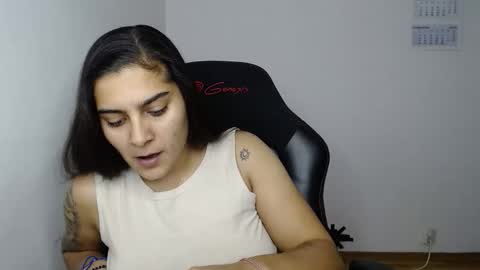 The queen of the biceps  online show from 11-29-25, 11:52