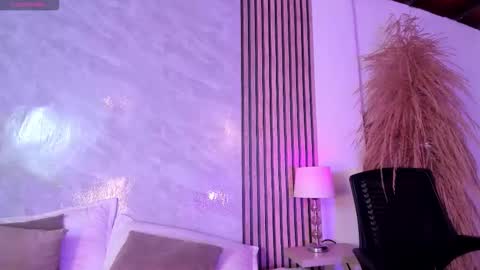 Luisa online show from 12-16-25, 01:54