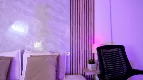 Snapshot of amanda_26 chatting on 05-31-26, 01:03 Luisa online show from 05-31-26, 01:03