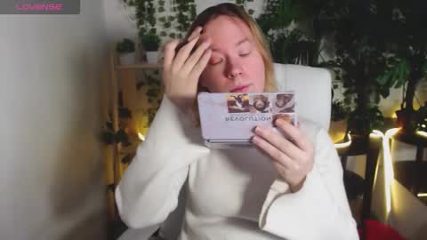 Hi im Amanda online show from 12-17-25, 08:42