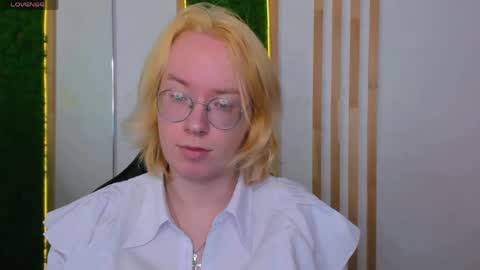 Snapshot of amanda_butlerr chatting on 05-31-26, 01:07 Hi im Amanda online show from 05-31-26, 01:07